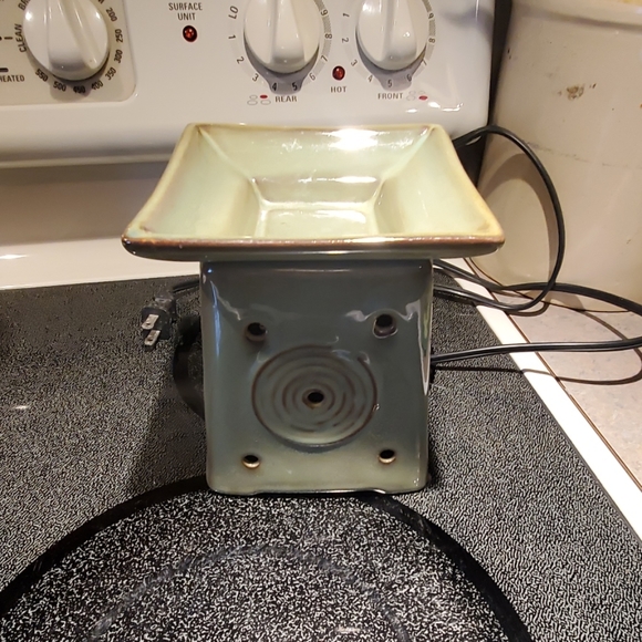 Scentsy Warmer - Picture 1 of 5